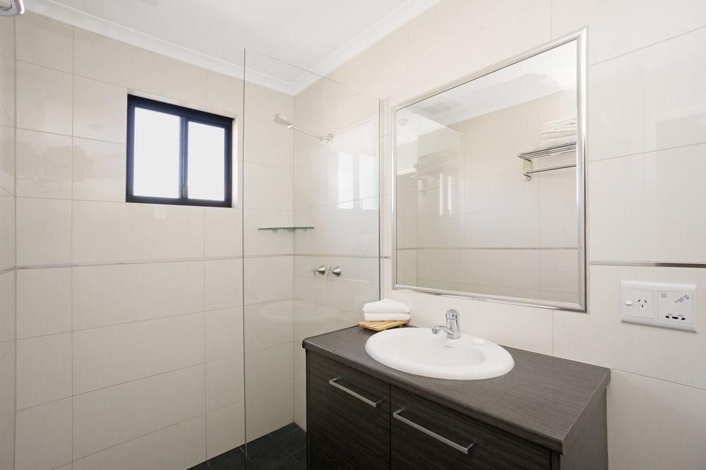 Quality Hotel Darwin Airport Exterior photo Bathroom