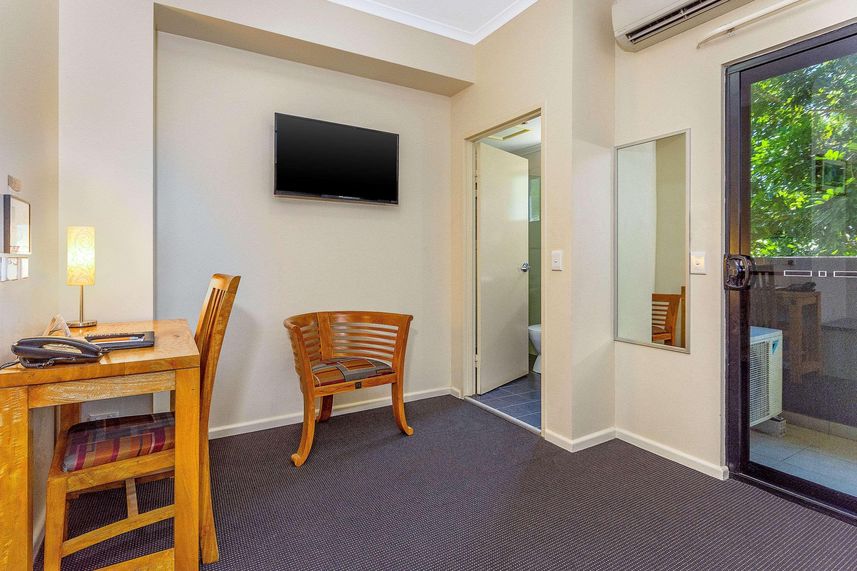Quality Hotel Darwin Airport Exterior photo A typical studio apartment