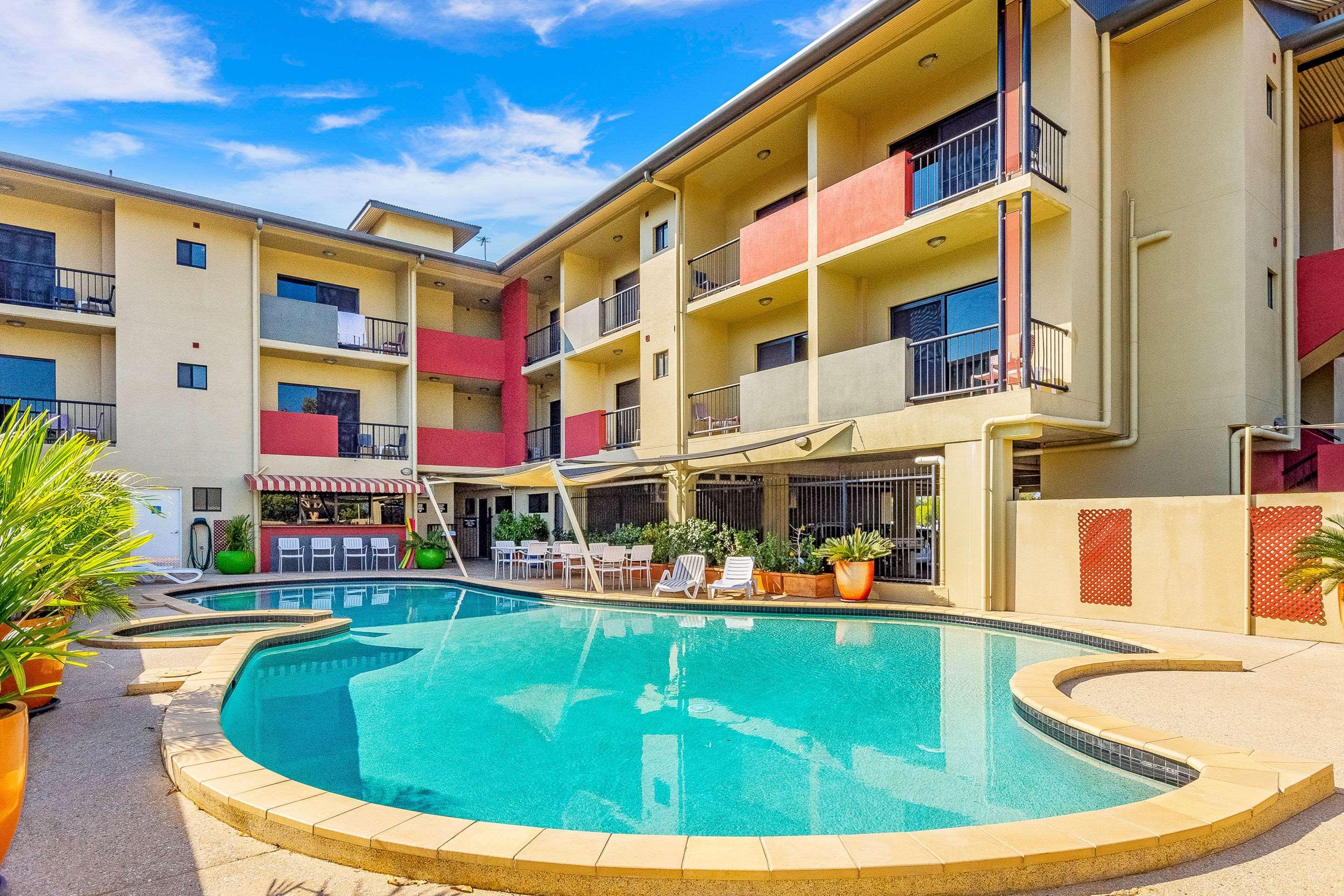 Quality Hotel Darwin Airport Exterior photo The pool at the Village, 2015