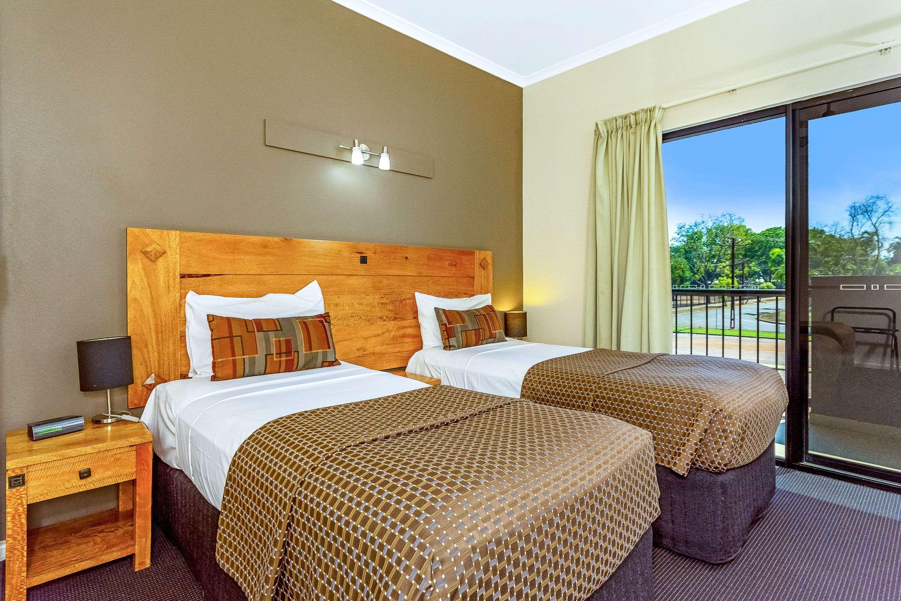 Quality Hotel Darwin Airport Exterior photo A typical room at the Mantra on Lake