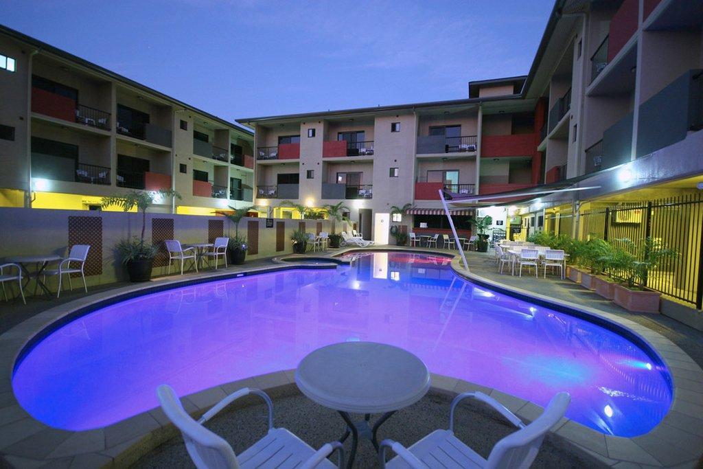 Quality Hotel Darwin Airport Exterior photo The pool at the hotel