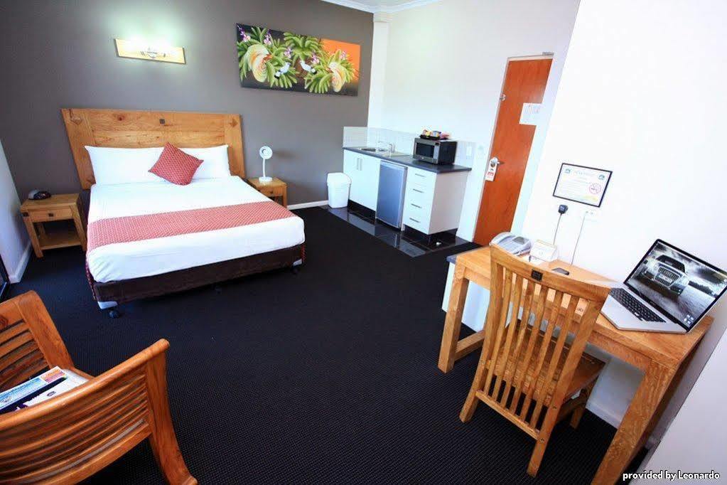 Quality Hotel Darwin Airport Exterior photo A studio apartment in Australia