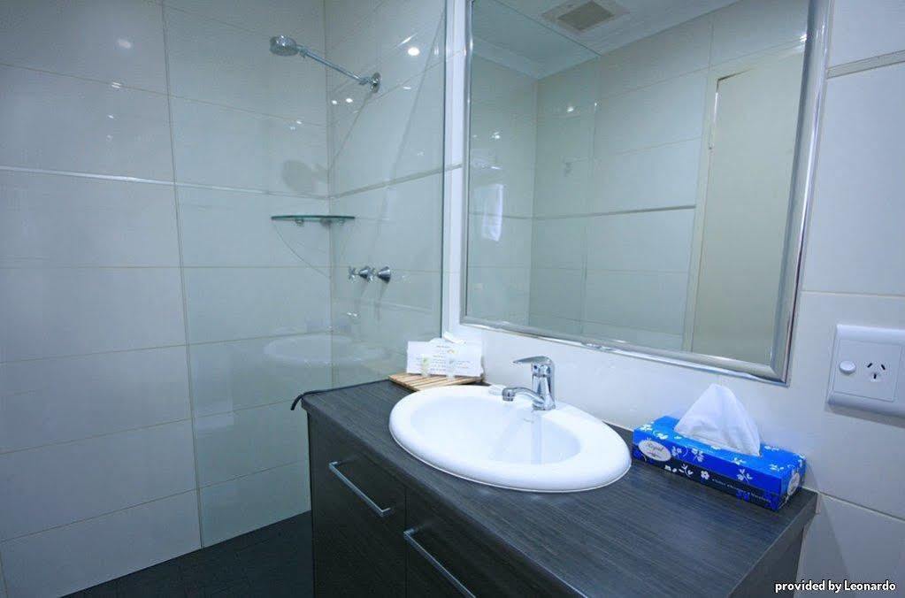Quality Hotel Darwin Airport Exterior photo Bathroom